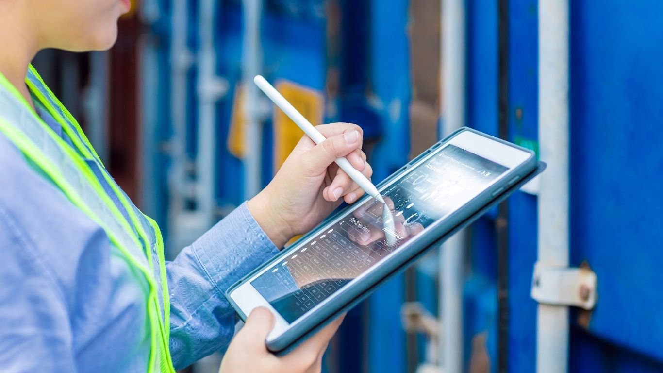 Team using online inventory access for daily warehouse decisions