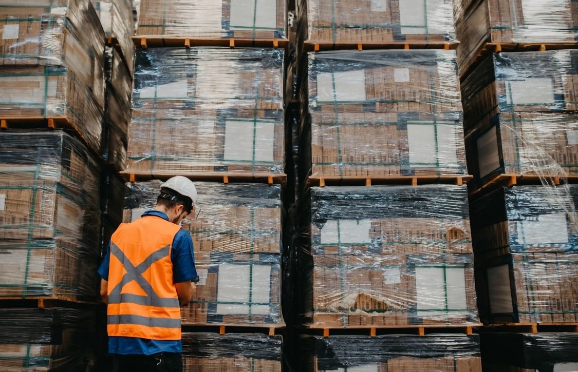 data asset center tracking different packages in warehouse