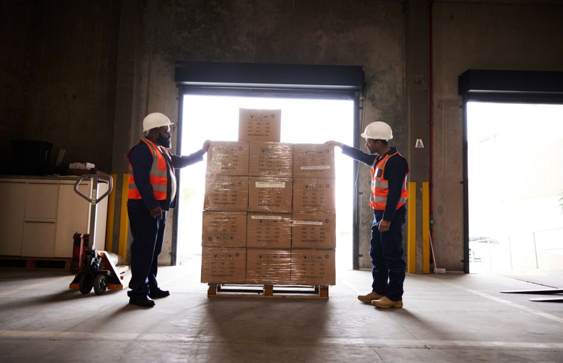 warehouse staff checking boxes to ensure end-to-end traceability